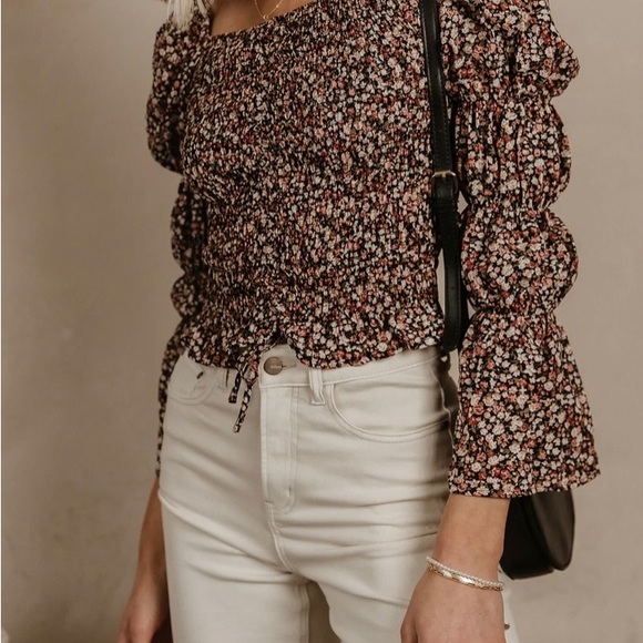 NWT Very cute flowered cropped top.Synch detail on the front with tie. - Picture 5 of 6